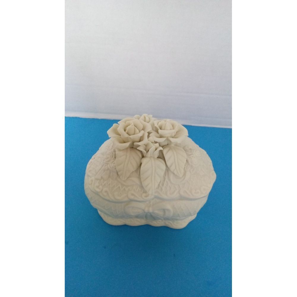 Vintage Heart-Shaped‎ Ceramic Trinket Box with Rose Detail Decorative Storage